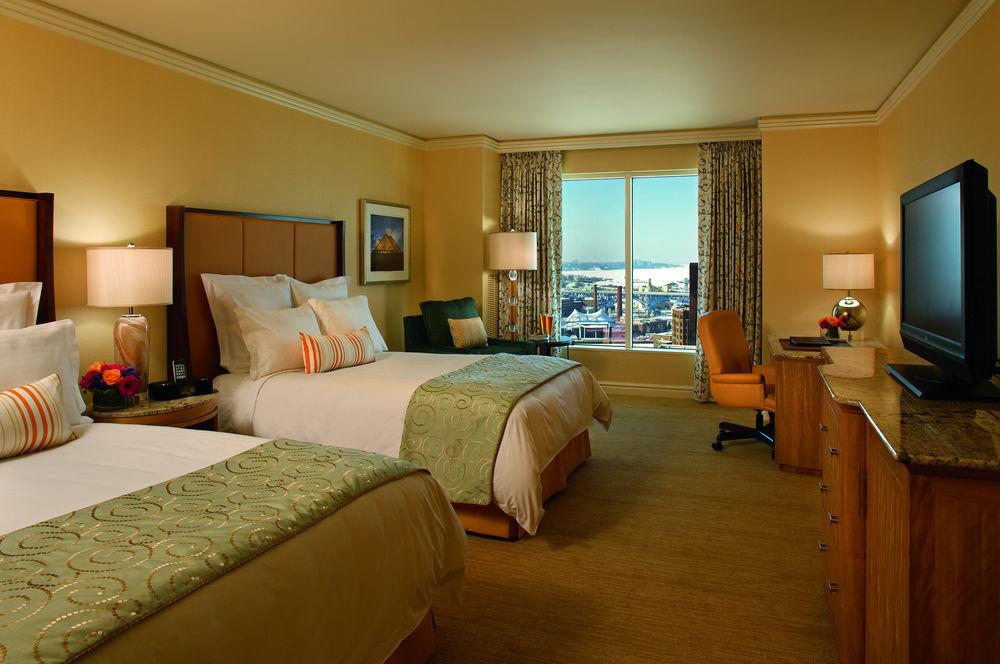 Hotel The Ritz-Carlton, Cleveland Extérieur photo